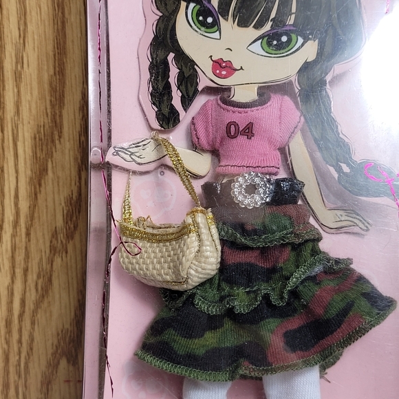 Bratz Kidz Bratz Girlz Kidz Class Doll Fashion Pack Skirt Belt Top Purse - Picture 3 of 8